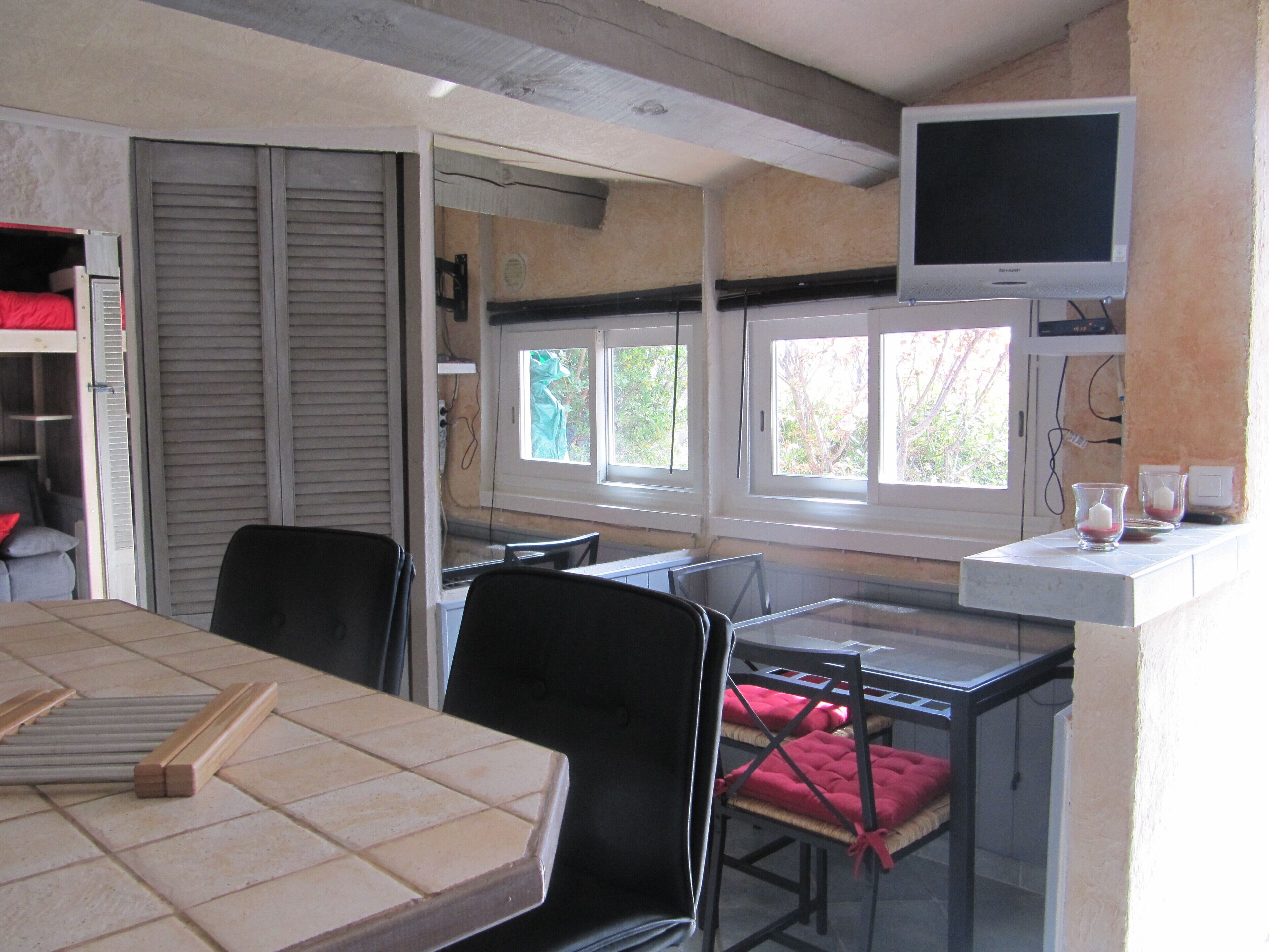 Independent studio for 2 people in Carnoux en Provence, haven of peace and rest.