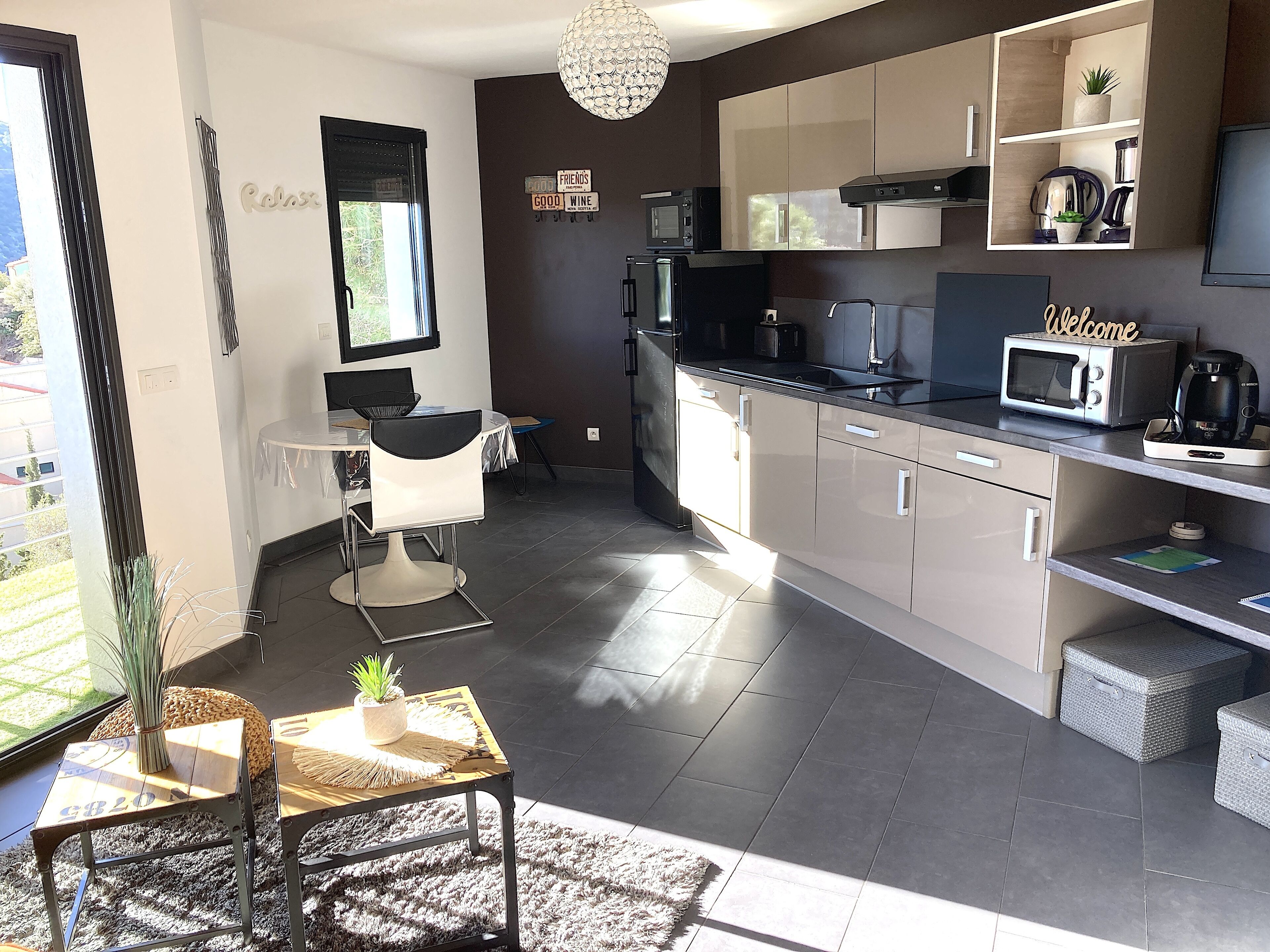 IN CERBERE, TERRACE SEA VIEW AND MOUNTAIN - APARTMENT Chic and design