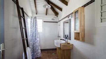 Een douche, een haardroger