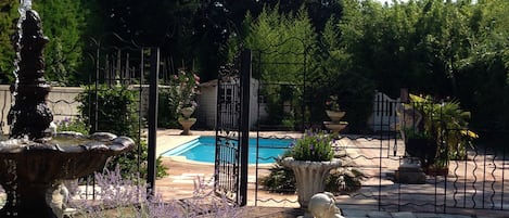 Piscine extérieure, piscine chauffée