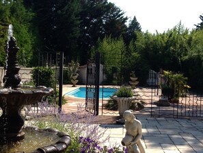 حمّام سباحة خارجي، حمّام س�باحة مُدفَّأ