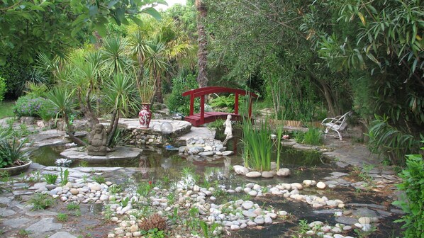 المنطقة المحيطة بالمنشأة