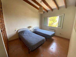 3 bedrooms, iron/ironing board, travel crib, free WiFi