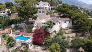 A hillside property with a swimming pool, stone walls, and Mediterranean-style buildings. - The perfect holidays Villa - great views - Beach near by.  (Altea)