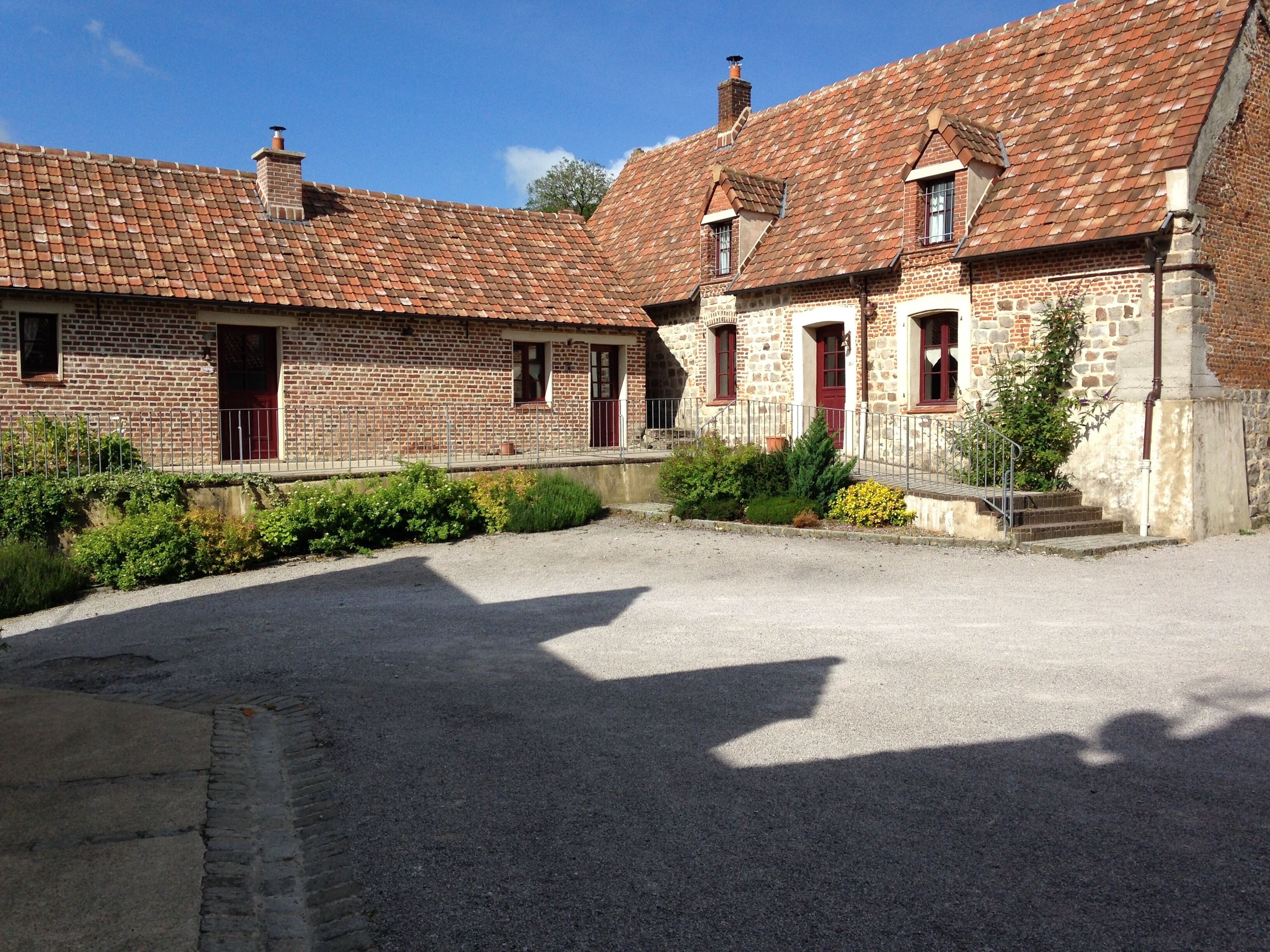 Cottage with pool at Domaine Du Vieux Chateau in Tingry on the Opal Coast
