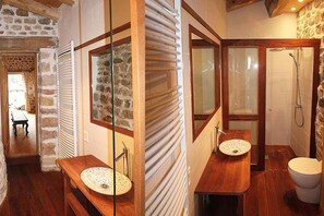 Bathtub, hair dryer, towels, toilet paper
