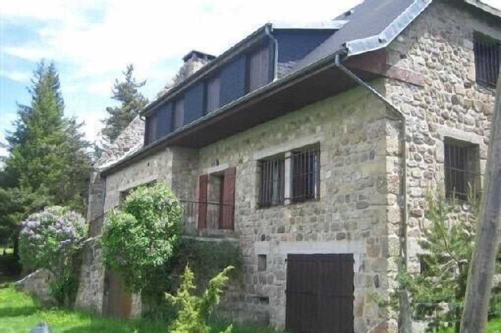 Charming house for rent for 15 people at Issarles Ardeche lake