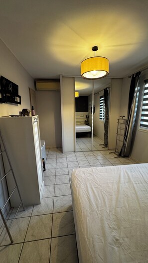 3 bedrooms, desk, iron/ironing board, free WiFi