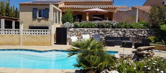 Air-conditioned villa on the Cote Bleue with large pool