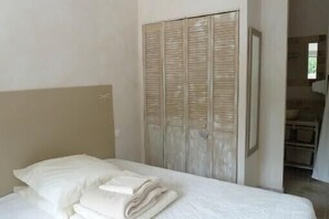 1 Schlafzimmer, BĂŒgeleisen/BĂŒgelbrett, Reisekinderbett, kostenloses WLAN