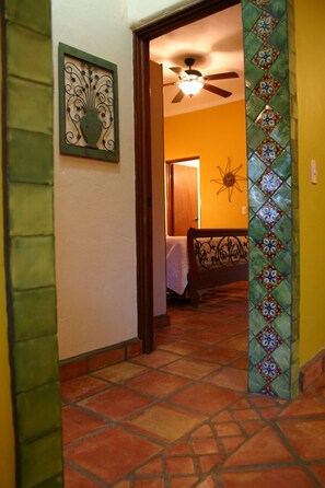 3 habitaciones, tabla de planchar con plancha, cuna de viaje y wifi