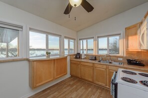 Fridge, microwave, oven, stovetop - Lakehouse Bungalow-Frisco Location (Frisco)