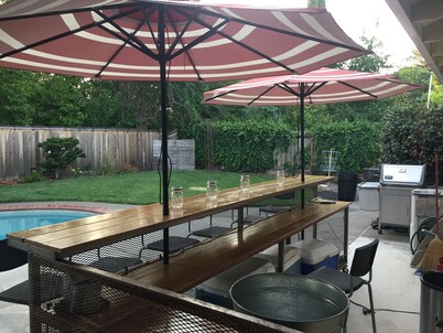Chico Family Retreat with Pool~Bocce~Hot-tub~Lounge. Near park, downtown & CSU