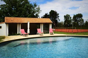 حمّام سباحة خارجي