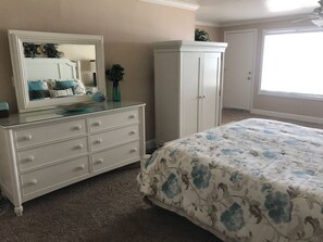 master bedroom -   SPECIAL! SIT IN LIVING ROOM! GAZE AT OCEAN JUST STEPS AWAY! (Panama City Beach)