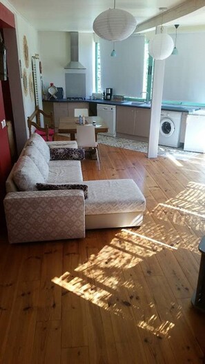 TV, DVD player, table tennis, stereo