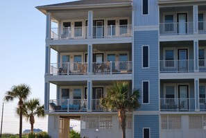 Exterior - Beachfront and steps away from the Beach Club at Pointe West, get Serenity Now (Galveston)