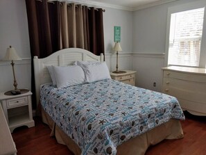 Tabla de planchar con plancha, wifi gratis, ropa de cama