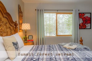 3 bedrooms, desk, iron/ironing board, travel cot