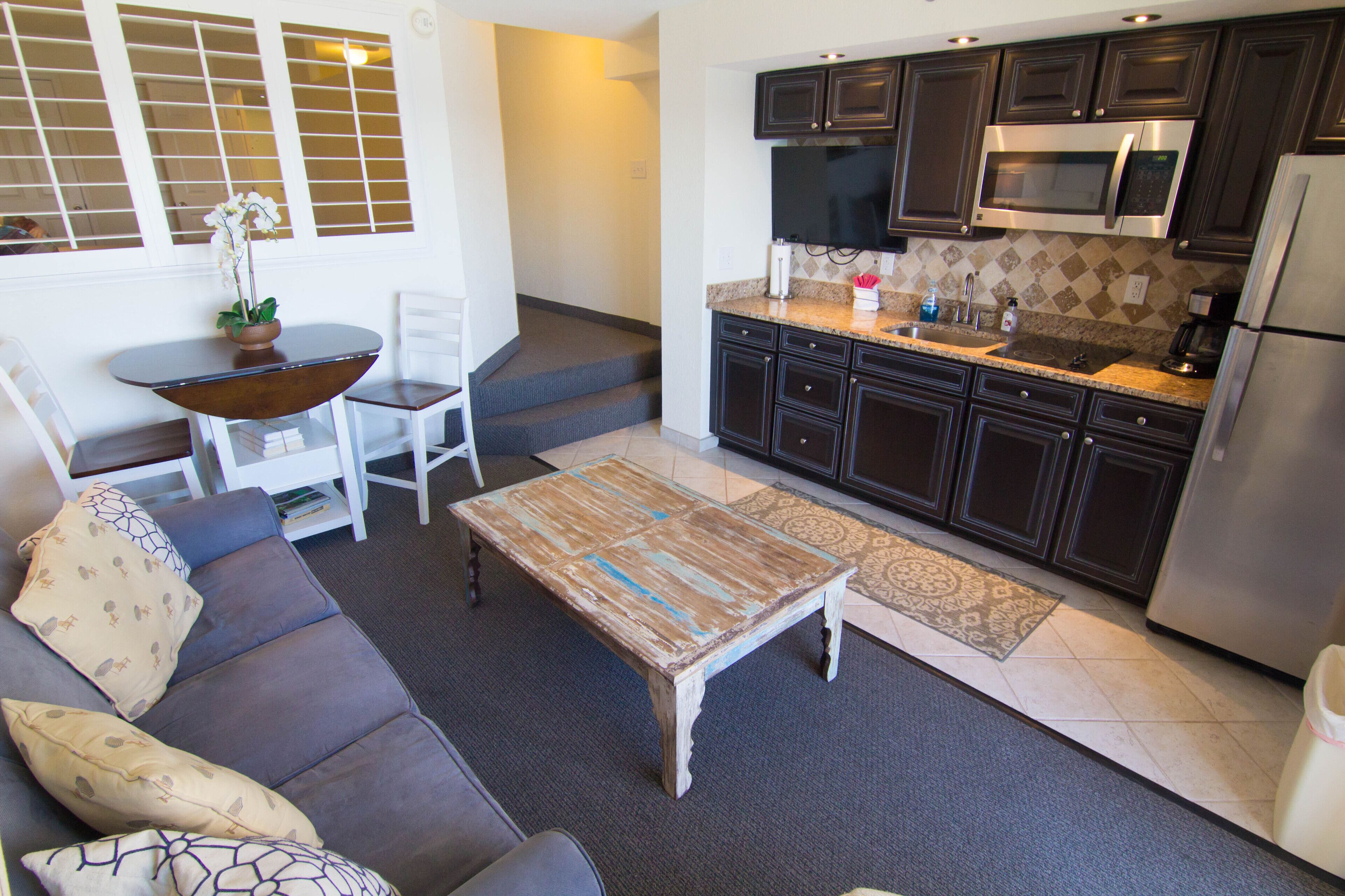 Beautiful renovated oceanfront condo with amazing views and 5 heated pools