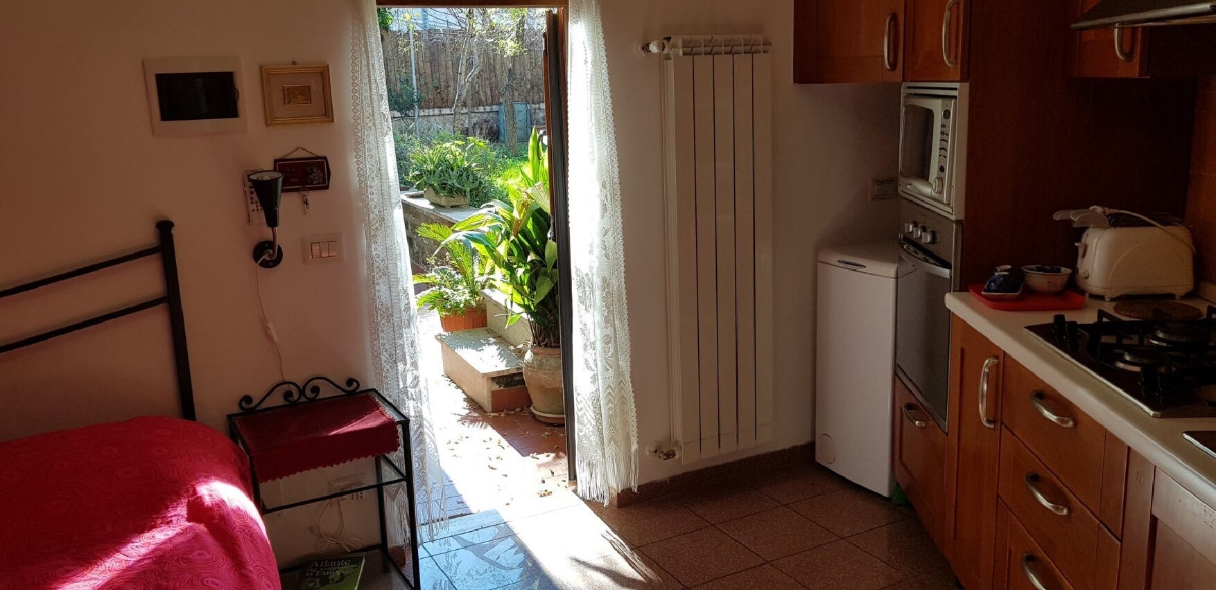 Una scrivania, ferro/asse da stiro, Wi-Fi gratuito, lenzuola