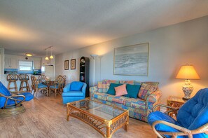 Fernseher, DVD-Player, Bücher