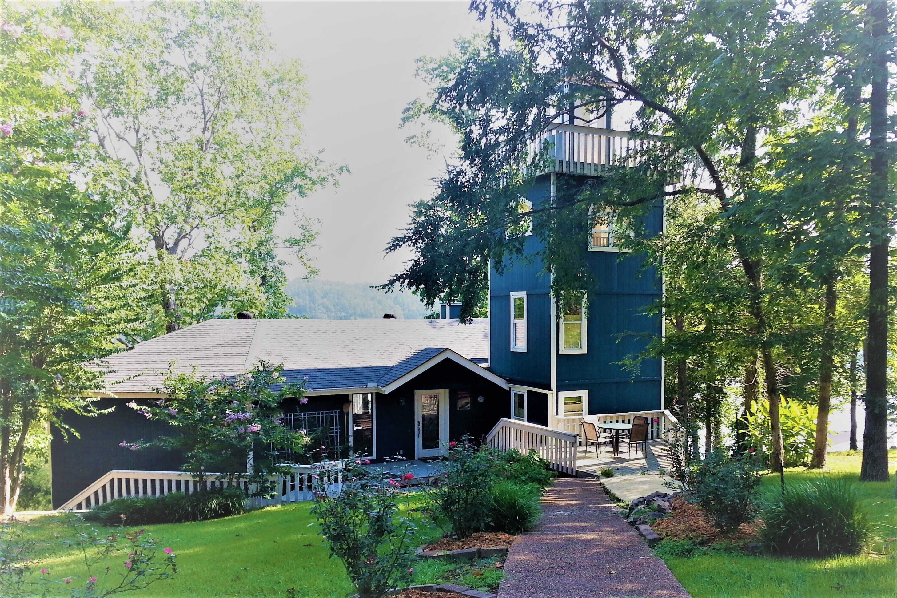 End of Summer Discount! Lake Hamilton Fun! 4 bdrm 3 bath, near Hot Springs