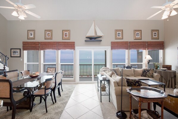 Smart TV, books - Beachfront walkway from deck to Beach!  Free Beach Set-up March-Oct,  Sleeps 10 (Seagrove Beach)