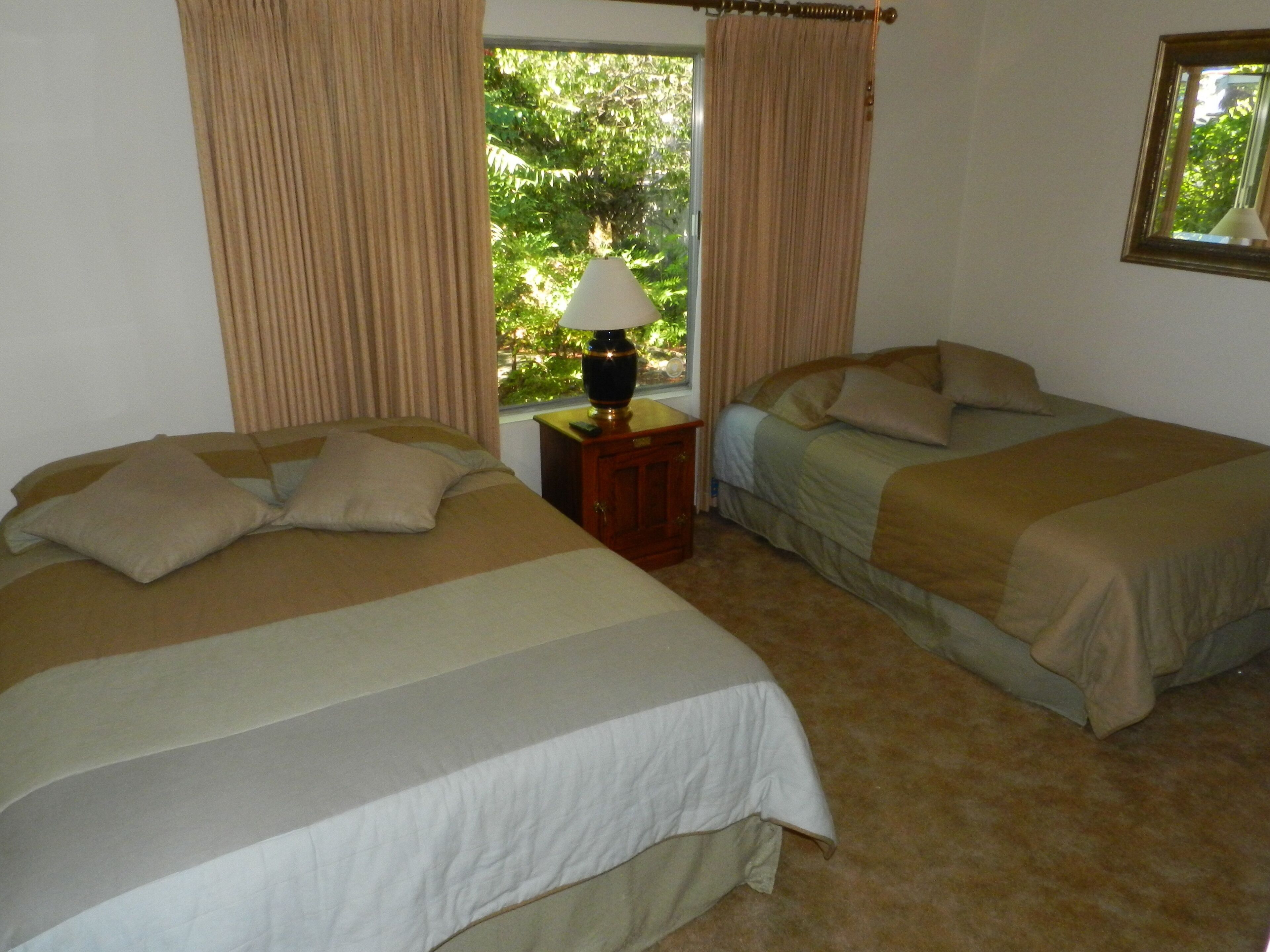 Beautiful Lakefront Home Book any 3 nights in NOV. and take 300 off.