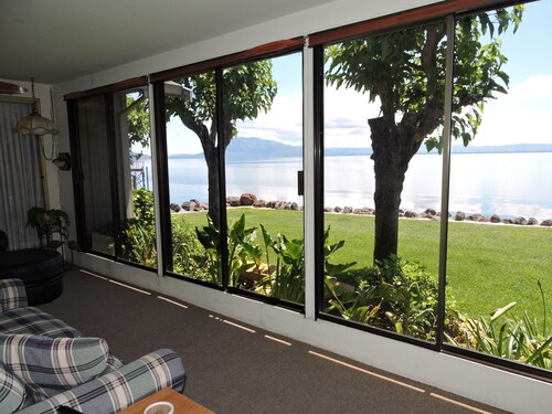 Beautiful Lakefront Home on Clear Lake  WOW ANY WEEKEND IN FEB 750 DOLLARS TOTAL