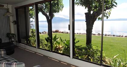 Beautiful Lakefront Home on Clear Lake WOW ANY WEEKEND IN FEB 750 DOLLARS TOTAL