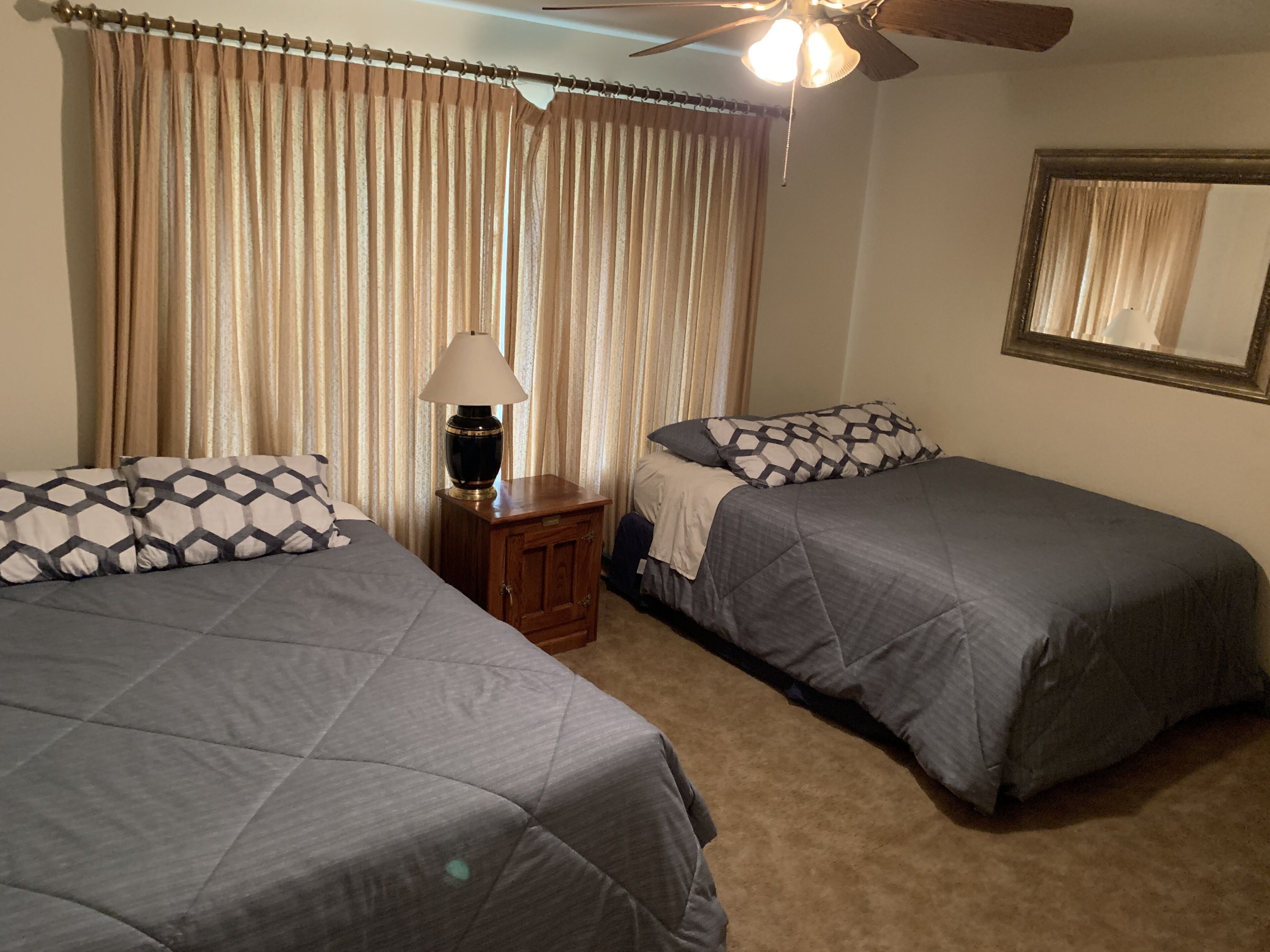 Beautiful Lakefront Home Book any 3 nights in NOV. and take 300 off.