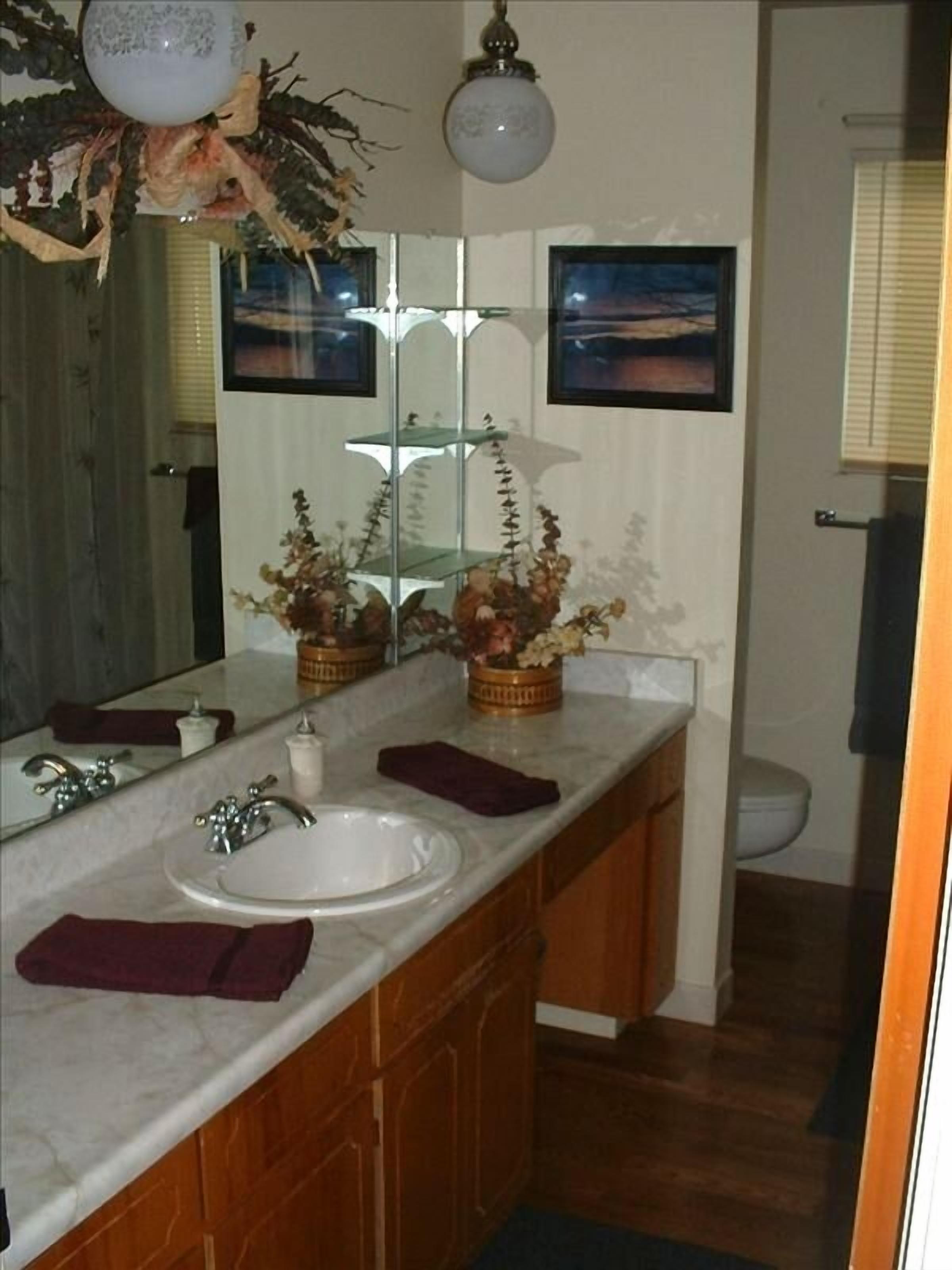 Beautiful Lakefront Home Book any 3 nights in NOV. and take 300 off.
