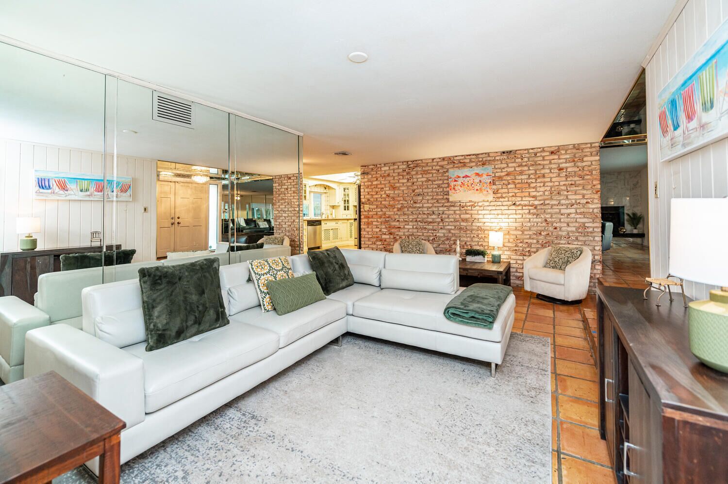 Heated pool w/ jacuzzi | 5 minutes to beach