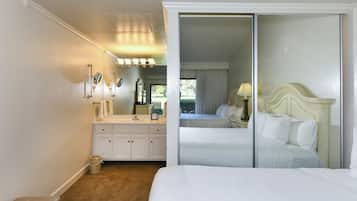 1 slaapkamer, een strijkplank/strijkijzer, wifi, beddengoed