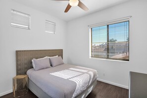 3 Schlafzimmer, Schreibtisch, Bügeleisen/Bügelbrett, kostenloses WLAN