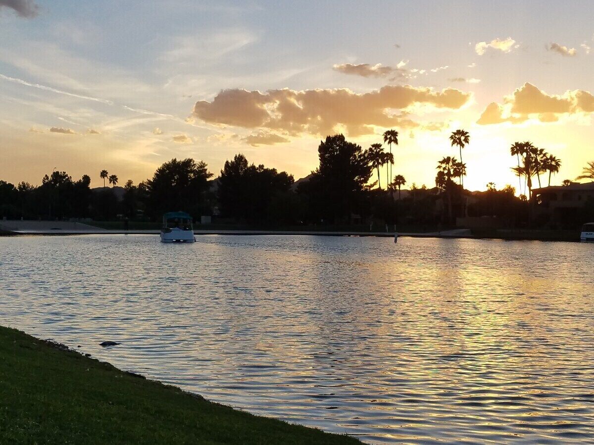 Waterfront 2nd Floor 2, 3 Bedroom- Fireworks, Private Gated.