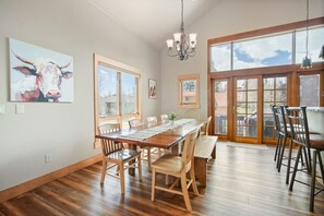 Dining - Hot Tub. Awesome Views. Close to ski areas. Garage. Fully Stocked Kitchen. (Silverthorne)