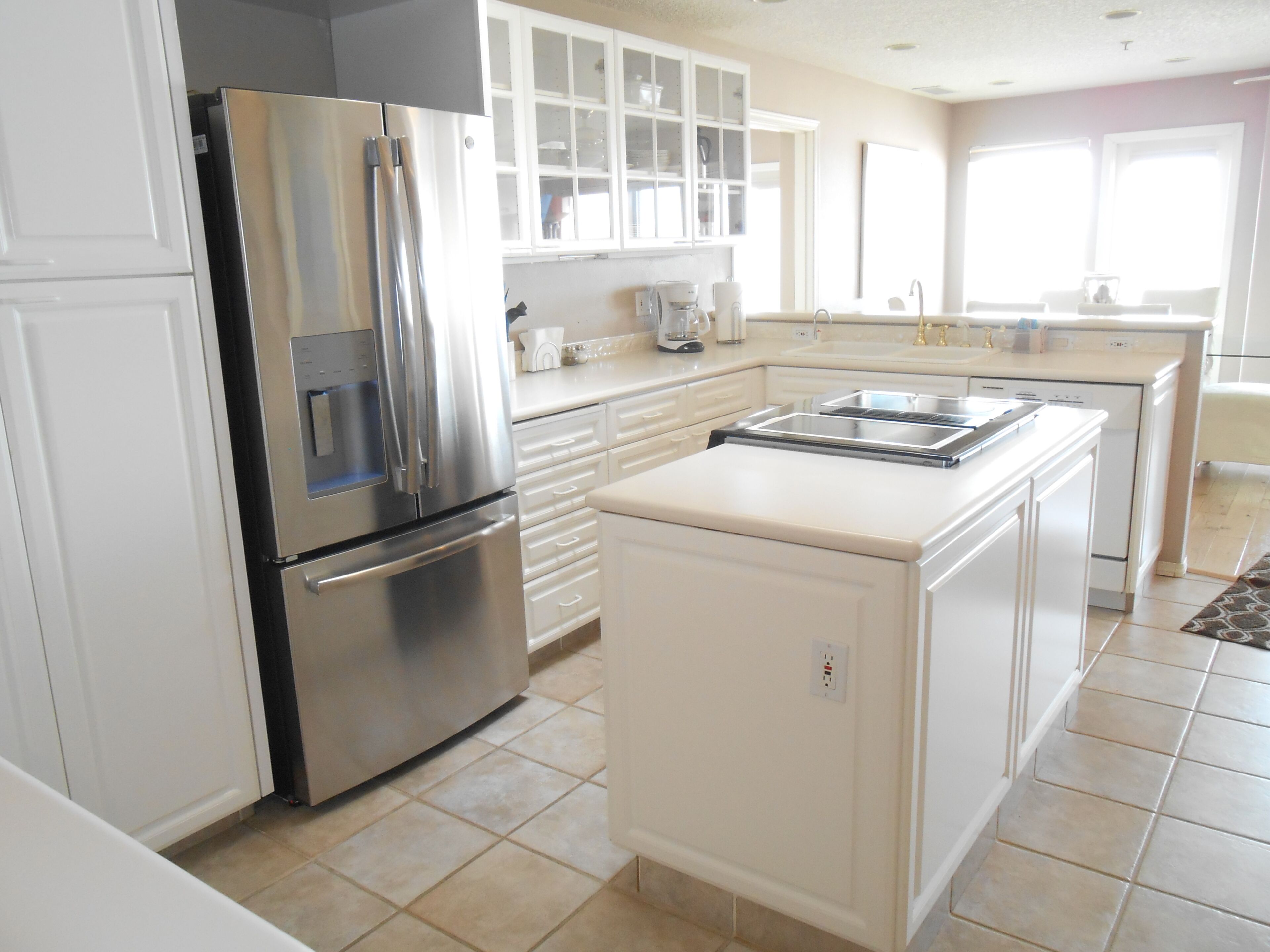 OCEANFRONT TOP FLOOR PENTHOUSE 3BED/3BATH CONDO ON PROM WALKING DISTANCE TO TOWN