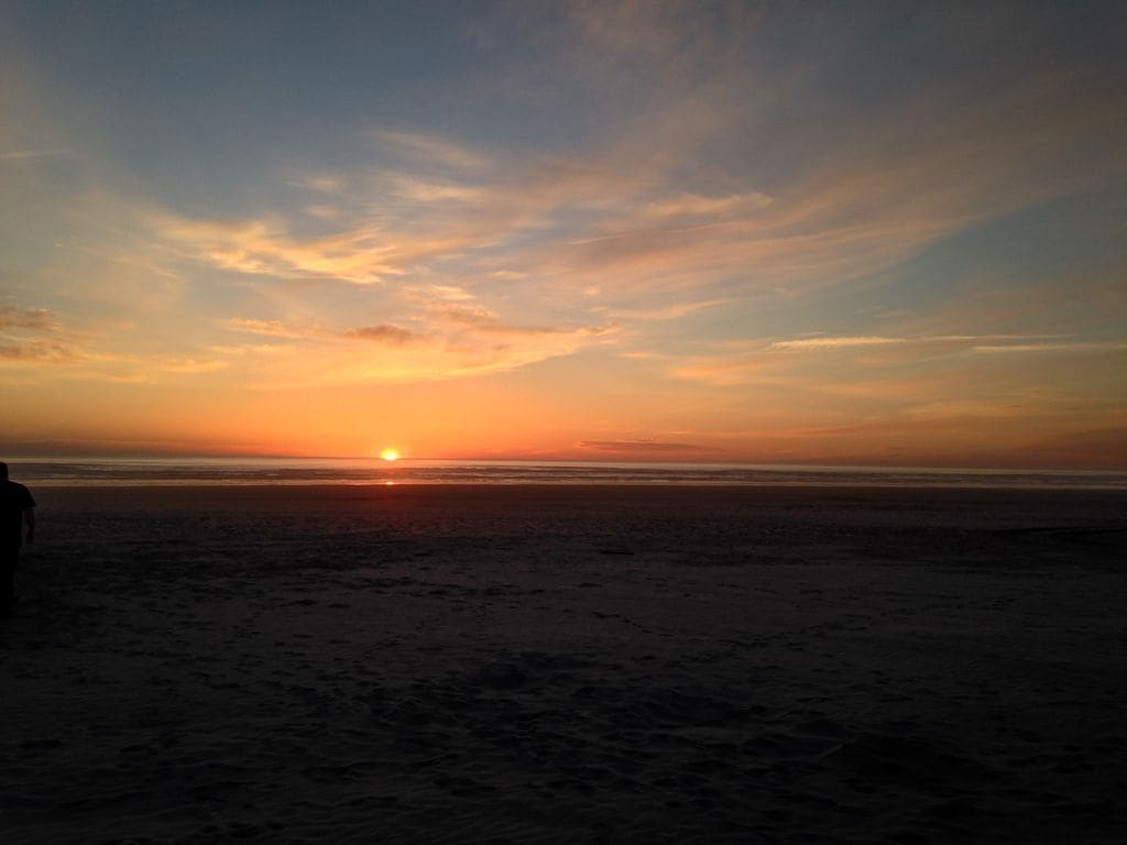 OCEANFRONT TOP FLOOR PENTHOUSE 3BED/3BATH CONDO ON PROM WALKING DISTANCE TO TOWN