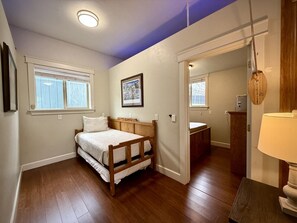 2 quartos, escrivaninha, berço de viagem, Wi-Fi de cortesia