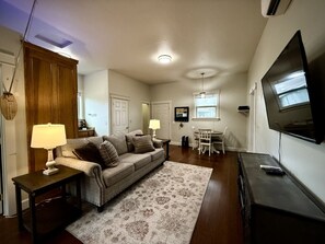 Smart-TV, DVD-spiller og stereoanlegg