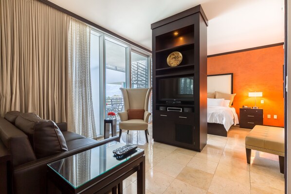 Living area - Luxury Ocean View Penthouse w/ Private Rooftop Hot Tub, Steps to Beach (Miami Beach)