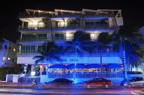 Exterior - Luxury Ocean View Penthouse w/ Private Rooftop Hot Tub, Steps to Beach (Miami Beach)