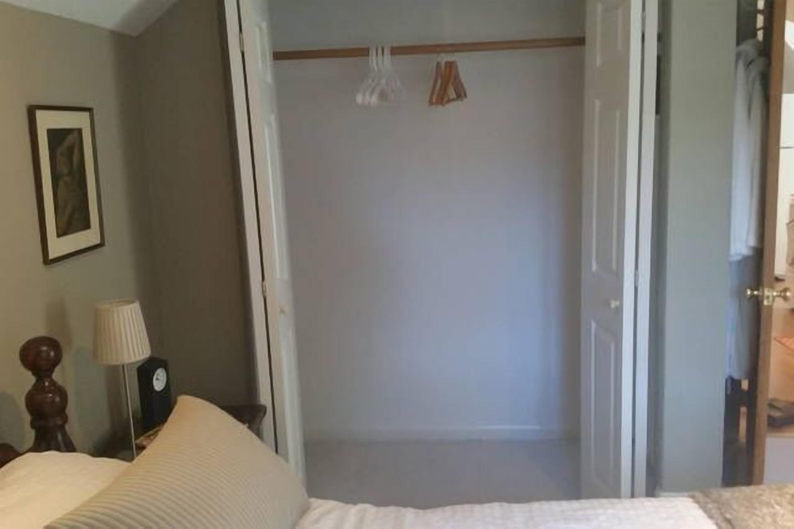 Charming Top Floor Mother-in-law Studio Of Cape Cod Home.