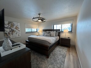 4 habitaciones, tabla de planchar con plancha y cuna de viaje 