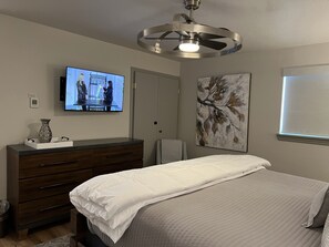 4 bedrooms, iron/ironing board, travel crib, free WiFi