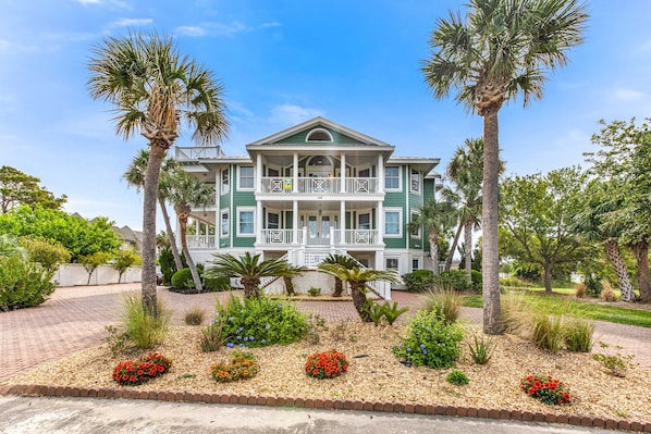 Exterior - Free-standing Antebellum style home with breathtaking views, a private pool, and over 5049 sq. ft! (Tybee Island)