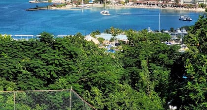 Secluded Studio@Sky Castles, Ocho Rios - cozy, modern, secluded w/ ocean views