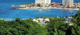 Secluded Studio@Sky Castles, Ocho Rios - cozy, modern, secluded w/ ocean views